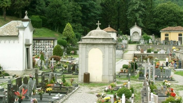 Aboliamo la tassa cimiteriale sulle lampade votive
